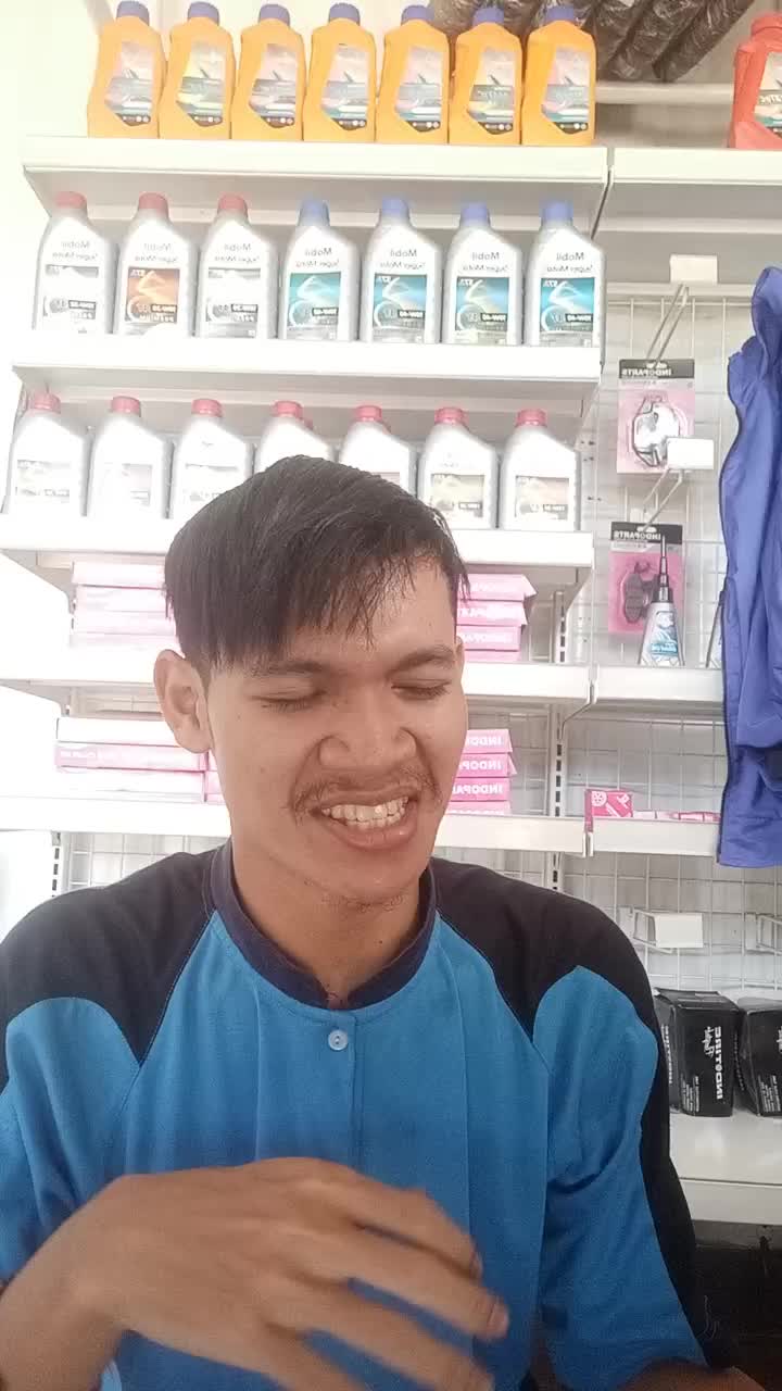 Thesingingbeeindonesia_Uswatun_Menyanyi